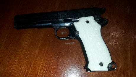 Vendo pistola Llama modelo Especial 9mm parabellun 
Canchas imitando el marfil (80 costó) un cargador 00