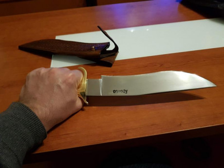 Me están terminando un cuchillo de remate que he encargado. Es un bowie personalizado, ¿que os parece?.
Un 82