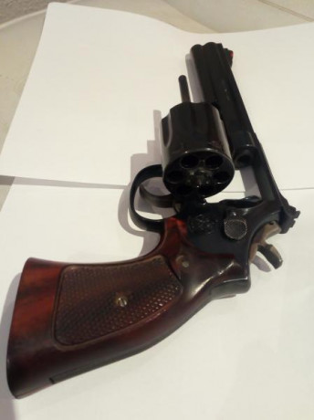 Hola buenas pongo a la venta revolver 586 smith wesson 357 mag de 6 pulgadas en muy buen estado el precio 00