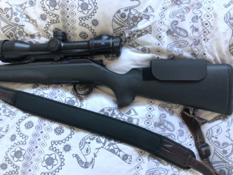 Vendo este rifle blaser r8 profesional cargador extraible en 8x68s.el rifle tiene 5 años pero está como 01