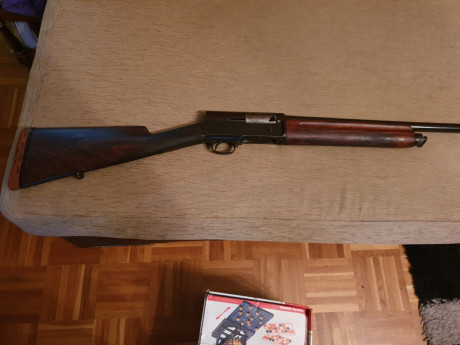 Hola, un amigo me pide que ponga en venta una repetidora antigua pero en buen estado marca browning del 00