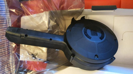 Vendo cargador para Glock nuevo a estrenar, con capacidad para 50 cartuchos del cal 9pb.

Precio: 115€
El 01
