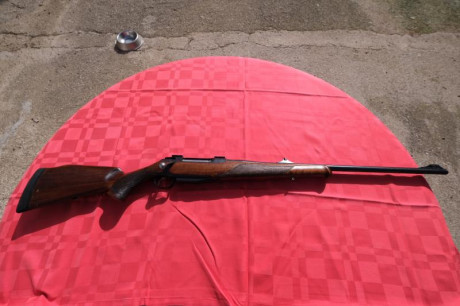 Sauer 202 Cerrojo 
7mm RM
Año: no se comprado segunda mano
Con maletin orginal
La culata lleva marcas 02