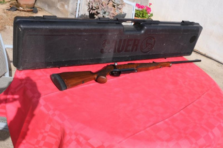 Sauer 202 Cerrojo 
7mm RM
Año: no se comprado segunda mano
Con maletin orginal
La culata lleva marcas 00