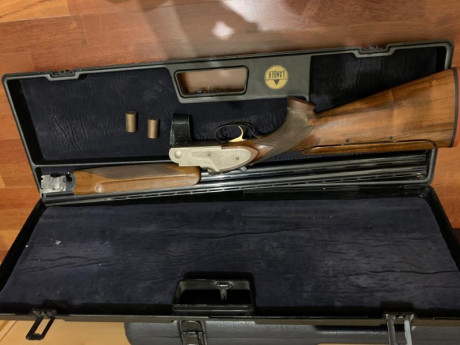 Hola,

Vendo esta magnífica escopeta Lanber. Creo que es el modelo 2089 con falsa pletina larga.

Es bonita, 02