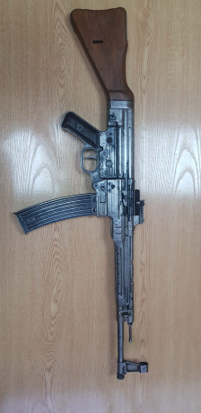Hola a todos. 
Lo primero, agradecer a su anterior propietario, el ya sabe por qué, esta adquisición. 00