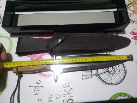 Hola, vendo cuchullo de remate marca Martinez Albainox, en acero inoxidable, 23,5 cm de hoja y 36 cm totales, 00