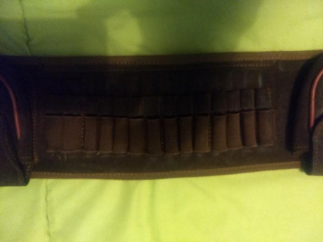 Vendo canana portabalas para 14 balas, con dos bolsillos de serraje. 25+ portes. 01