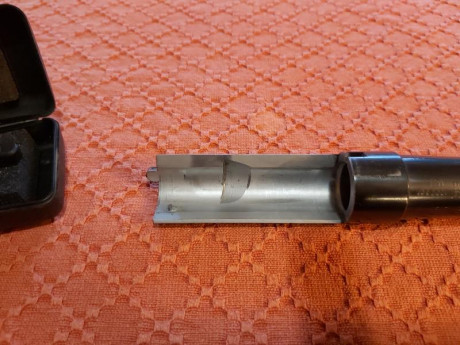 Hola. Vendo esta escopeta calibre 12.
69 cm de cañon con punto de mira de fibra roja
Polichokes internos 10