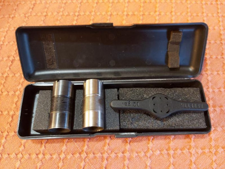 Hola. Vendo esta escopeta calibre 12.
69 cm de cañon con punto de mira de fibra roja
Polichokes internos 20
