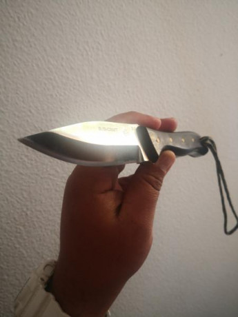 Cuchillo modelo bushcraft en acero d2 y madera de ébano cuchillo realizado por el artesano toledano José 02