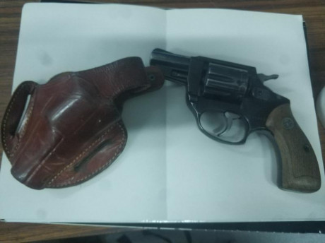 Vendido revolver Astra de 2 pulgadas de cañón. Calibre 22lr. Guisado en A.
 con funda de cuero.
Está en 02