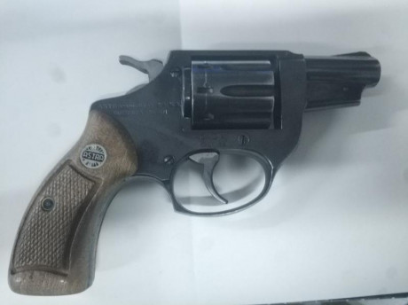 Vendido revolver Astra de 2 pulgadas de cañón. Calibre 22lr. Guisado en A.
 con funda de cuero.
Está en 00