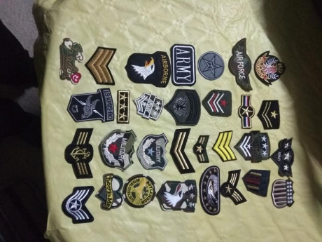 Hola,tengo un montón de parches bordados,son ideales para airsoft,se venden juntos o por separado.
Precio 10