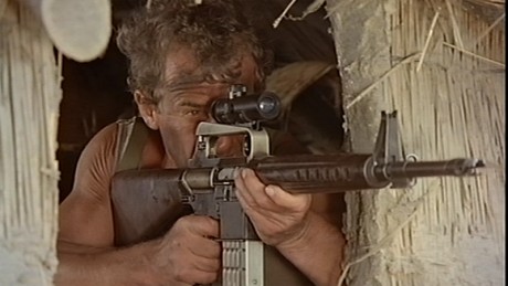 Compañeros,

En vista de las ganas de algunos (Elcafe, Wilcow, Vrakk, etc) por adivinar armas de películas 50