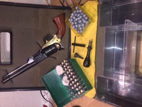 EL PRECIO PASA A SER DE 300 EUROS

Se vende revolver de avancarga UBERTI replica Confederation Army modelo 31