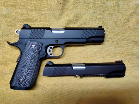 Hola, vendo Norinco 1911 A1 con dos carros , de 9mm y 45 ACP  , con  5 cargadores de 9mm y 2 del  45 , 02