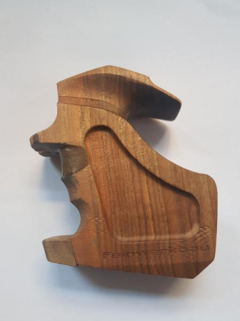 Vendo cacha para pistola Feinwerkbau P8X  talla M 02