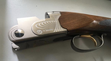 Se vende escopeta BERETTA 686 E TRAP 76cm de cañon con *-** estrellas fijas, bien cuidada y con pocos 02