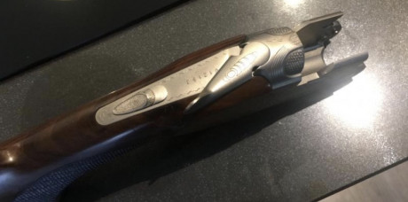 Se vende escopeta BERETTA 686 E TRAP 76cm de cañon con *-** estrellas fijas, bien cuidada y con pocos 01
