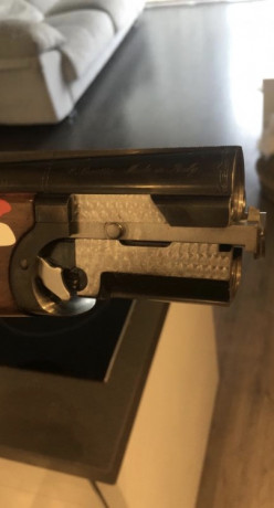 Se vende escopeta BERETTA 686 E TRAP 76cm de cañon con *-** estrellas fijas, bien cuidada y con pocos 20