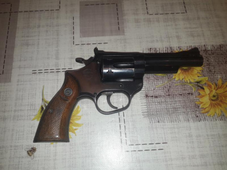 Buenas vendo revolver astra 960 cal 38 pertenecio a la policía local por lo que esteticamente presenta 00