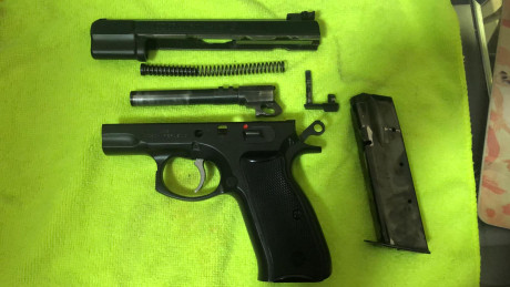 Vendo pistola CZ85 Combat con el carro del 22 (esta casi nuevo, solo se uso en un par de competiciones 02