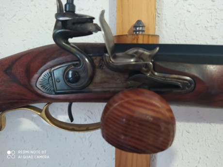 Vendo rifle de chispa o cambio por revolver remington del 36. Para venta 500€ portes incluidos. El rifle 02