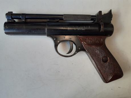 Buenos días.
Vendo pistola Webley Scott , calibre 4,5 cañón estriado, funciona perfectamente, es de los 02