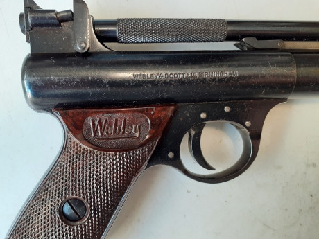 Buenos días.
Vendo pistola Webley Scott , calibre 4,5 cañón estriado, funciona perfectamente, es de los 00