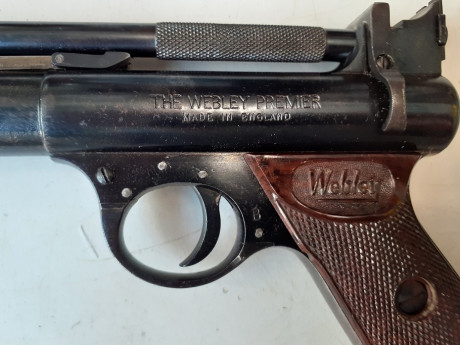 Buenos días.
Vendo pistola Webley Scott , calibre 4,5 cañón estriado, funciona perfectamente, es de los 12