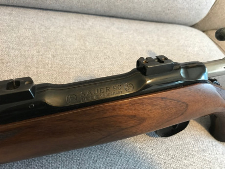 Pongo en venta mi  Sauer 90  en calibre  375 Holland and Holland. 

El estado del arma es impecable, tanto 21