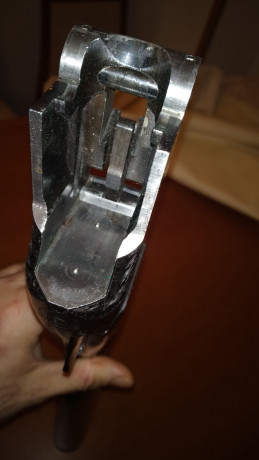 hola un amigo vende un rifle express browning ccs25 calibre 9,3x74r cañones de 65cms de largo y culata 00