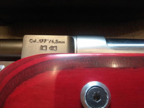 Por necesidad de hacer hueco pongo a la venta una de mis máquinas. Se trata de una Weihrauch Hw97k calibre 21