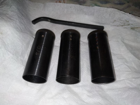 Hola. Alguien sabría reconocer a que escopeta pertenecen estos choques? Gracias y saludos. 02