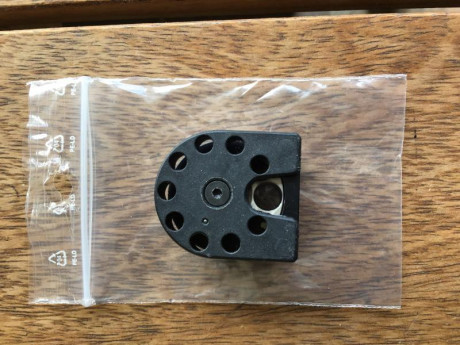 Vendo los siguientes artículos nuevos o seminuevos.
-.Cargador Daystate calibre 6,35 como nuevo. Lo tenia 02