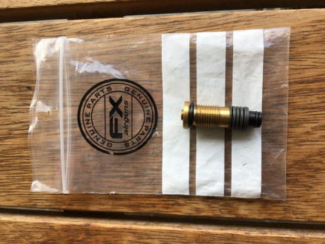Vendo los siguientes artículos nuevos o seminuevos.
-.Cargador Daystate calibre 6,35 como nuevo. Lo tenia 31