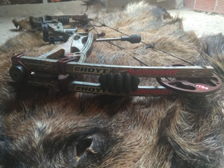 Arco de caza Hoyt Rampage de 50 - 60 libras de potencia. Apertura regulable de 27 a 30 pulgadas para ajustar 00