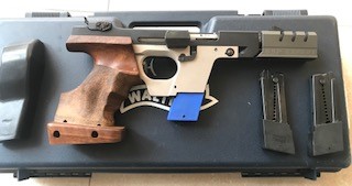 Sigue en venta:
Walther GSP Expert del 32wc con kit 22Lr. Tanto el arma como el kit están en un estado 00