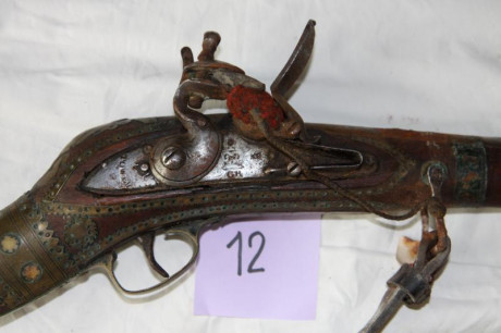 Fusil asiático. Llave de chispa, probablemente fabricada en una zona tribal del Norte de Pakistán, cañón 01