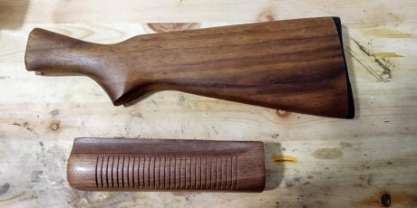 Vendo culata y guardamanos de madera para la escopeta Remington 870. 
Precio 70€ con portes por correos 00