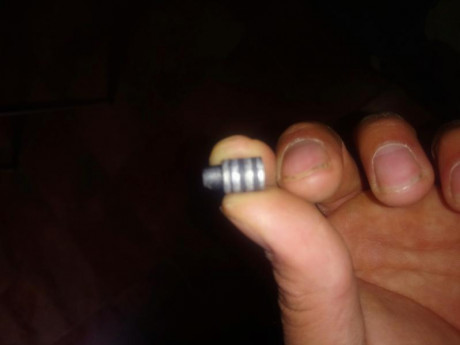 Hola, os enseño esta maquina artesanal que hizo un armero de mi pueblo fanatico del tiro y la recarga. 10