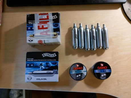 Buenas, 
Vendo revolver Colt SAA de CO2 de la marca Umarex. Va con balines redondos BB 4,5mm. No tiene 00