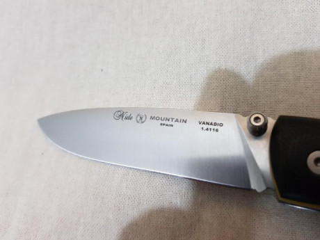 Hola compañeros,

Vendo esta navaja Nieto Mountain en cachas de G10 sin usar, hoja de acero mova 1.1416, 01