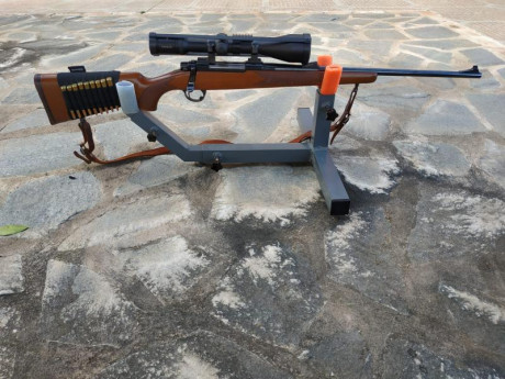 Se vende rifle de cerrojo Sabatti, en calibre 270 Winchester. Cañon de 61 cm y bases Leupold QR. El rifle 00