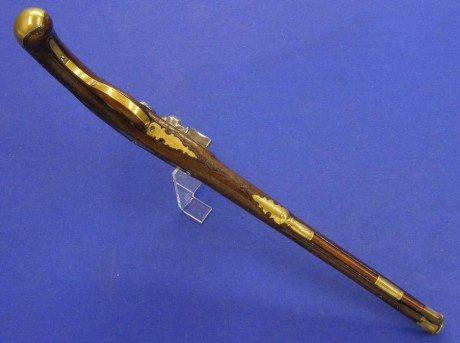 Voy a colocar unas fotos de un arma larga alemana de llave de mecha del siglo XVI. 150
