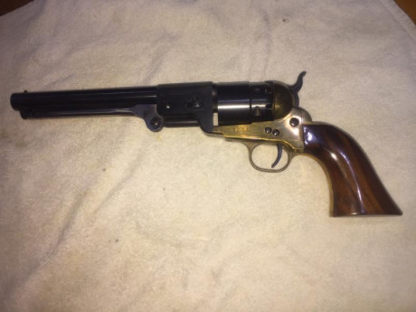 Se vende  revolver de avancarga UBERTI replica Confederation Army modelo 1862 calibre 44.  
Se trata del 02