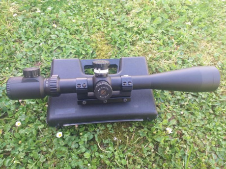 Vendo visor zos con monturas monobloque 
35€ envío incluido 
El  paralaje solo funciona perfectamente 01
