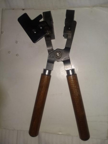 Se vende turquesa del 32 WC de dos cavidades , de medida 114 y realiza puntas de 98 grains, con sus tenazas. 00