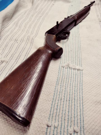 Vendo carabina Podium 184 calibre 4,5mm de bombeo. Un clásico español, copia de la Crosman 766 americana. 20